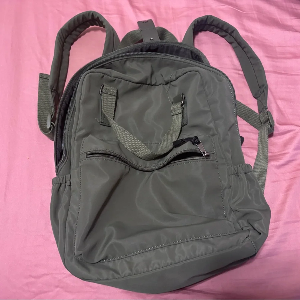 Target green backpack - Picture 1 of 9